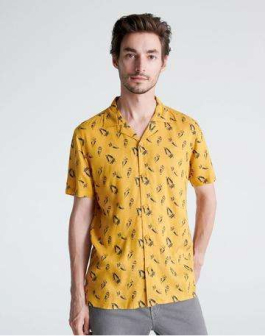 Man wearing a yellow dress shirt with a print